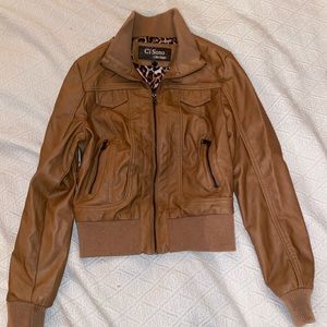 brown/ tan faux leather jacket 🤎